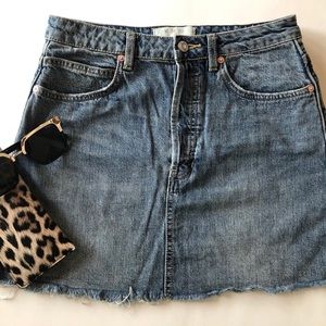 Free people button fly denim jean skirt, size 28